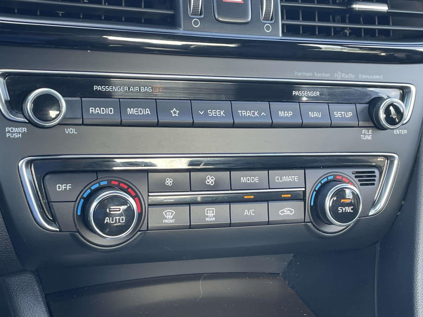 Used 2019 Snow White Pearl Kia SX image 33