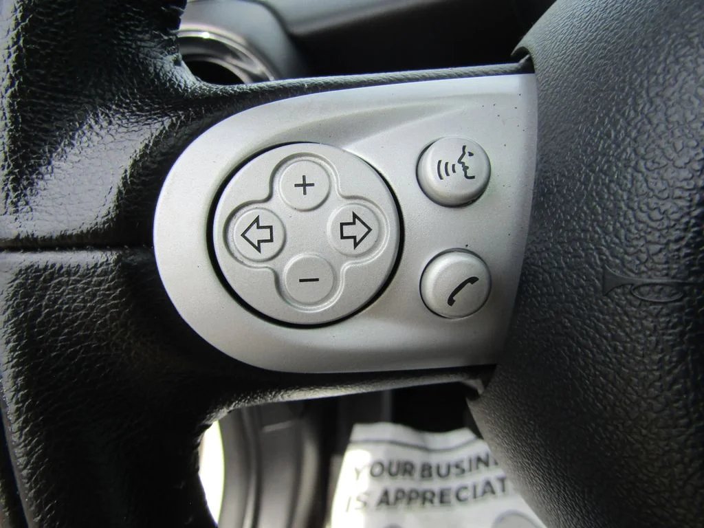 Used 2010 Pepper White MINI Base image 24