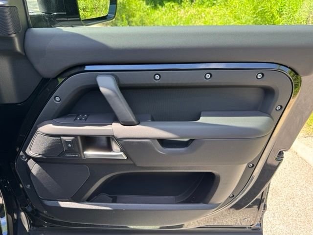 New 2026 Santorini Black Land Rover S image 18