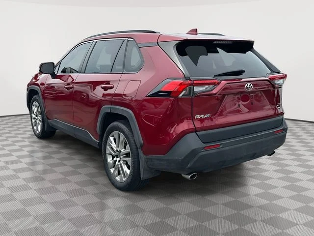 Used 2021 Red Toyota XLE Premium image 7