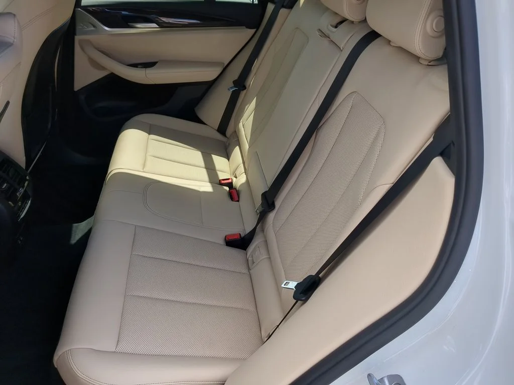 Used 2023 White BMW sDrive30i image 17