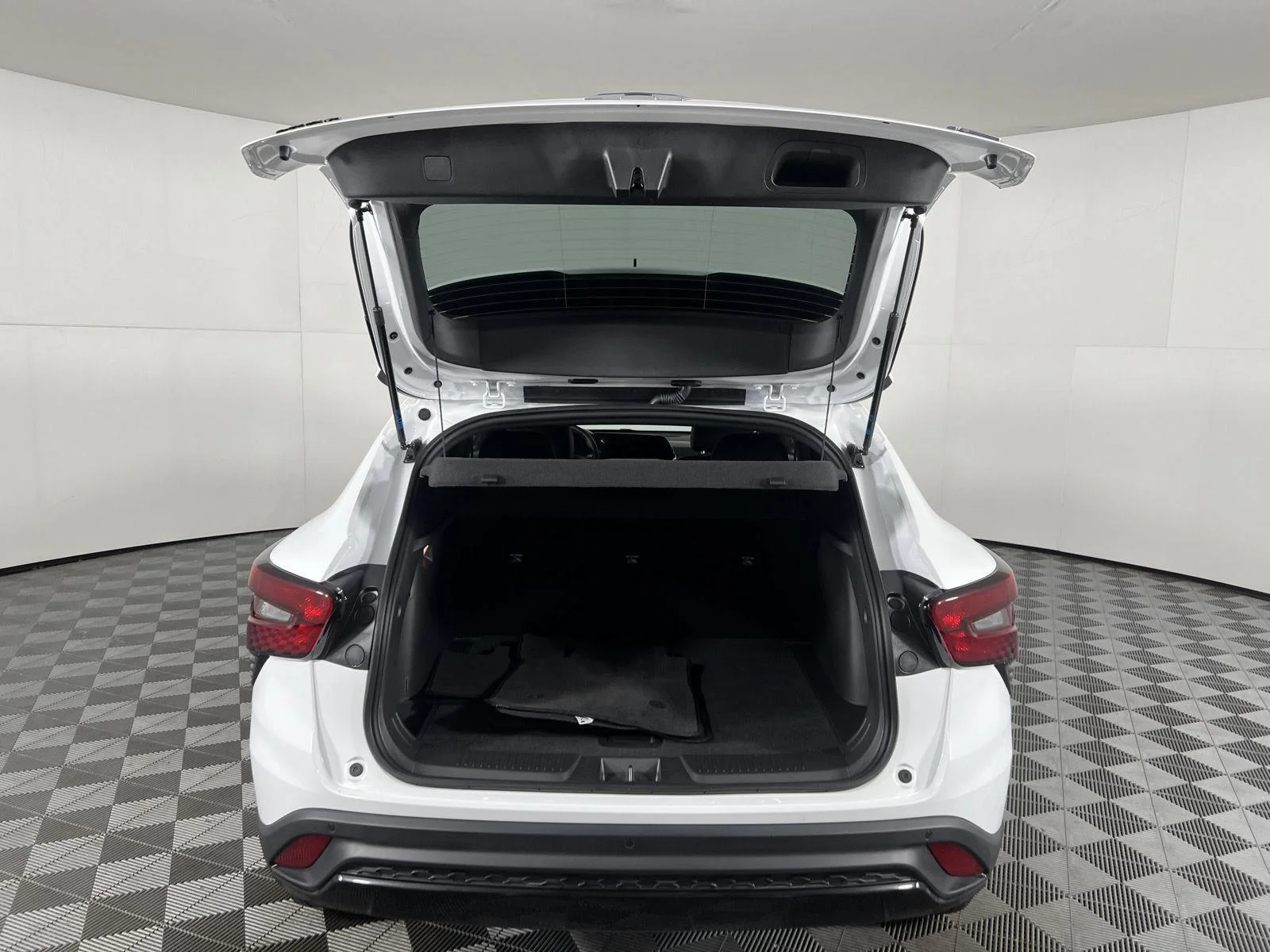 New 2026 Summit White Chevrolet 2RS image 48