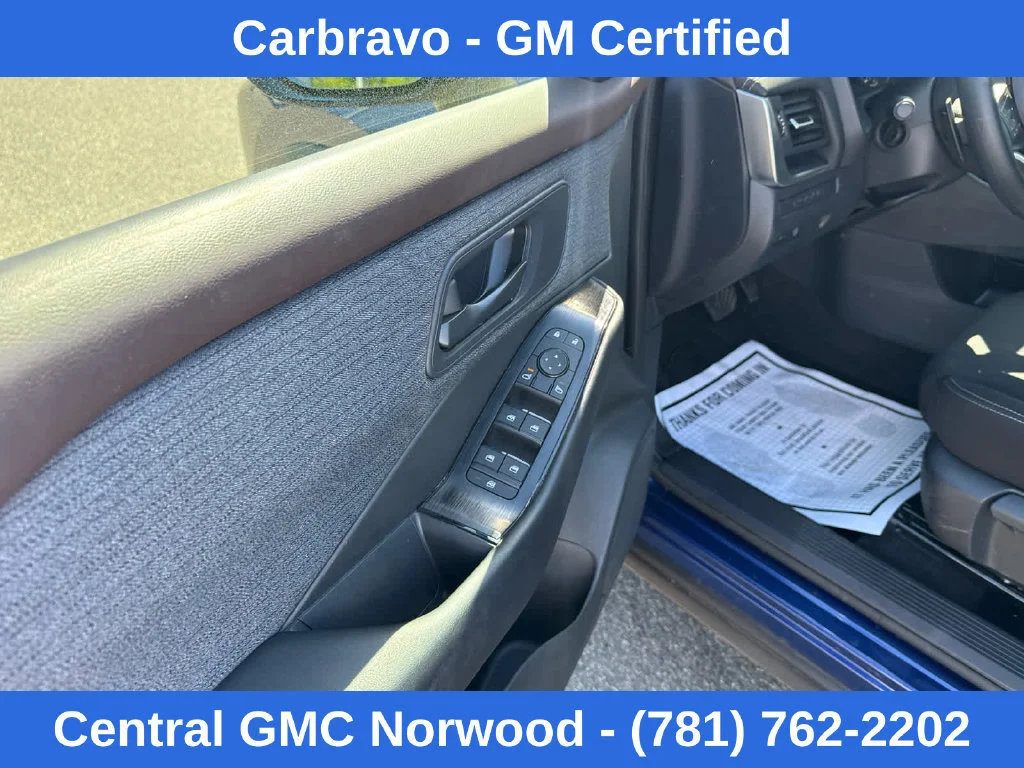 Used 2023 Caspian Blue Nissan S image 13