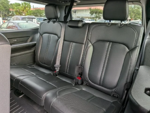 Used 2023 Gray Jeep Base image 16