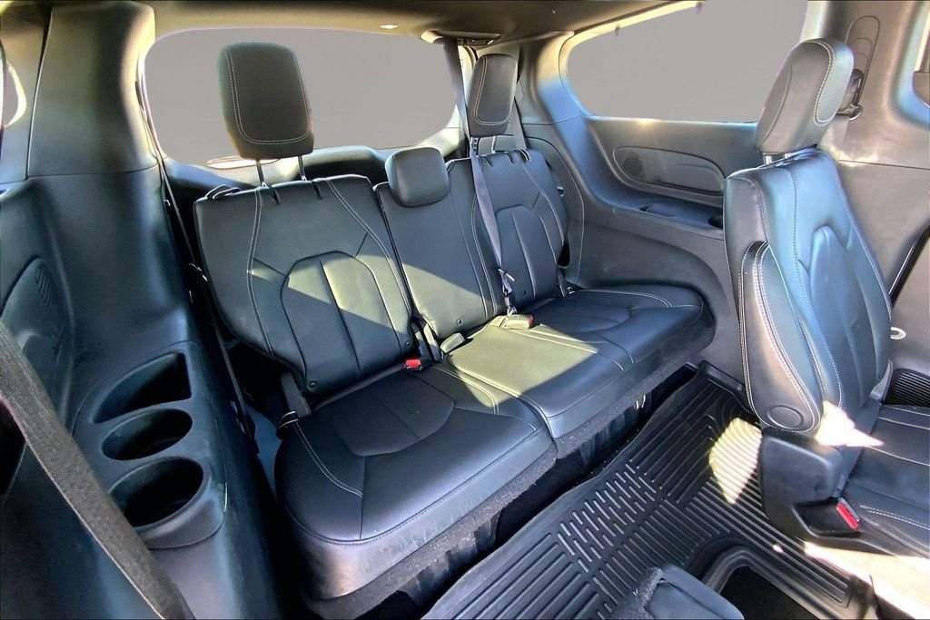 Used 2020 Luxury White Pearlcoat Chrysler Touring L Plus image 27