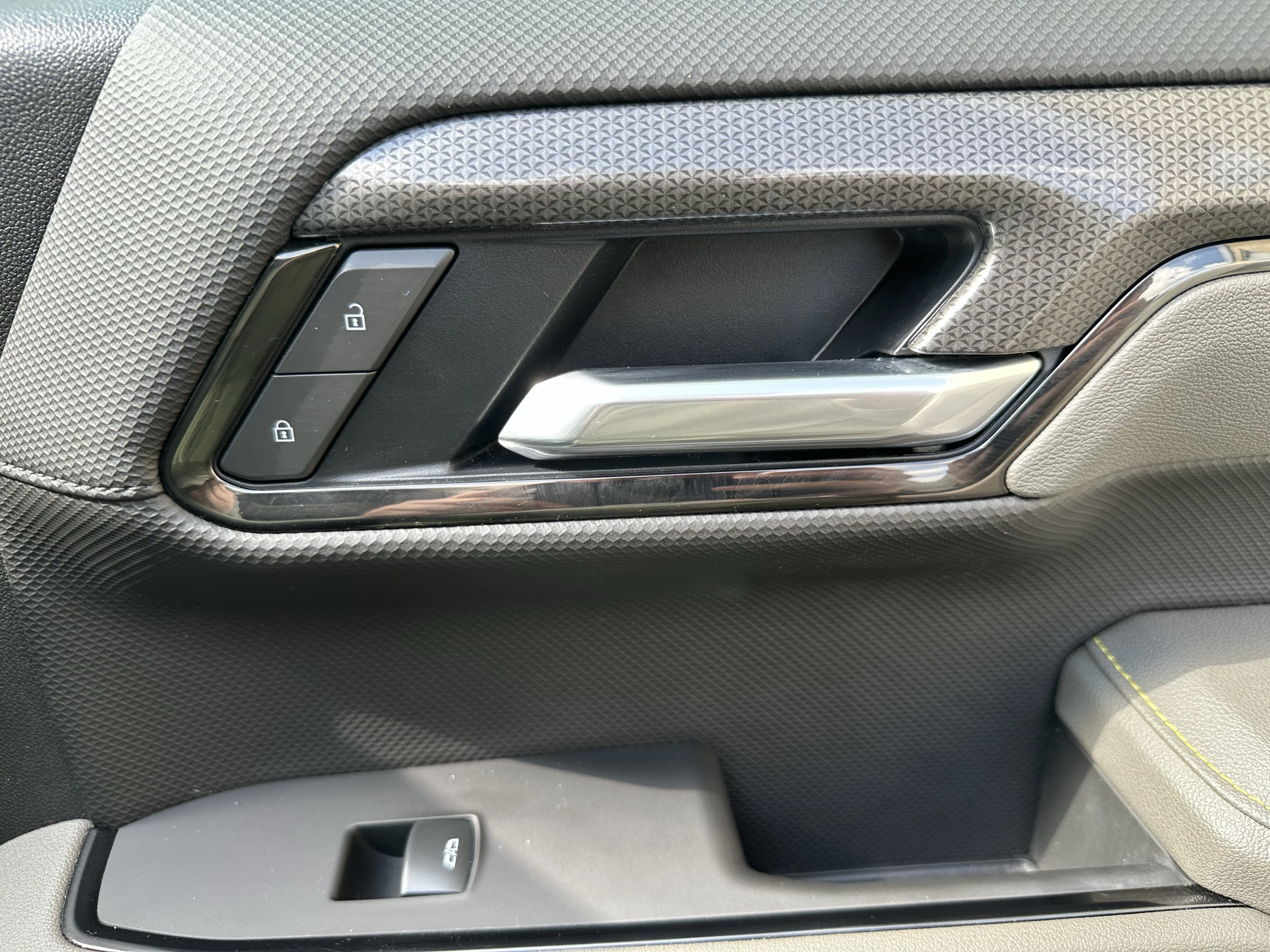 Certified Used 2025  Chevrolet ZR2 image 21