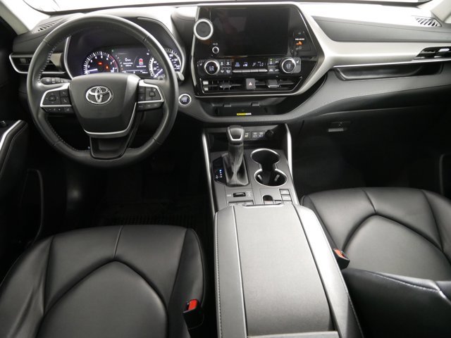 Used 2023 Wind Chill Pearl Toyota XLE image 20
