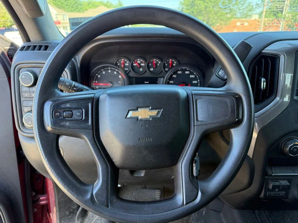 Used 2019 Red Chevrolet Custom image 15