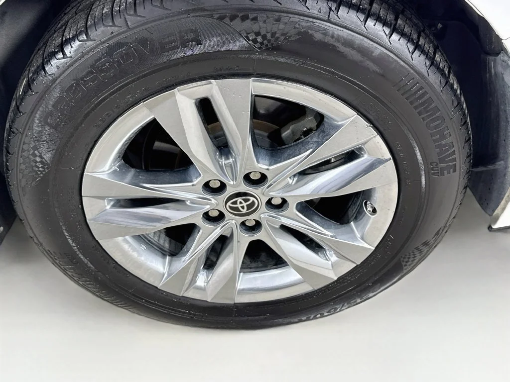 Used 2022 Wind Chill Pearl Toyota Limited image 43