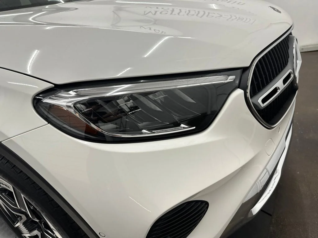 New 2027 White Mercedes-Benz GLC 300 image 10