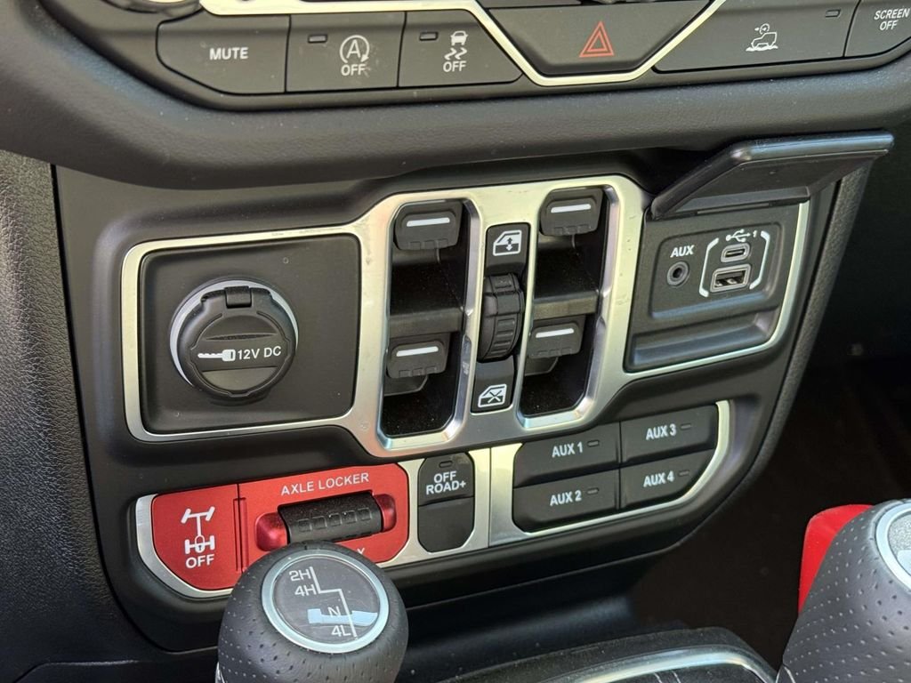 Used 2025 White Jeep Mojave image 20