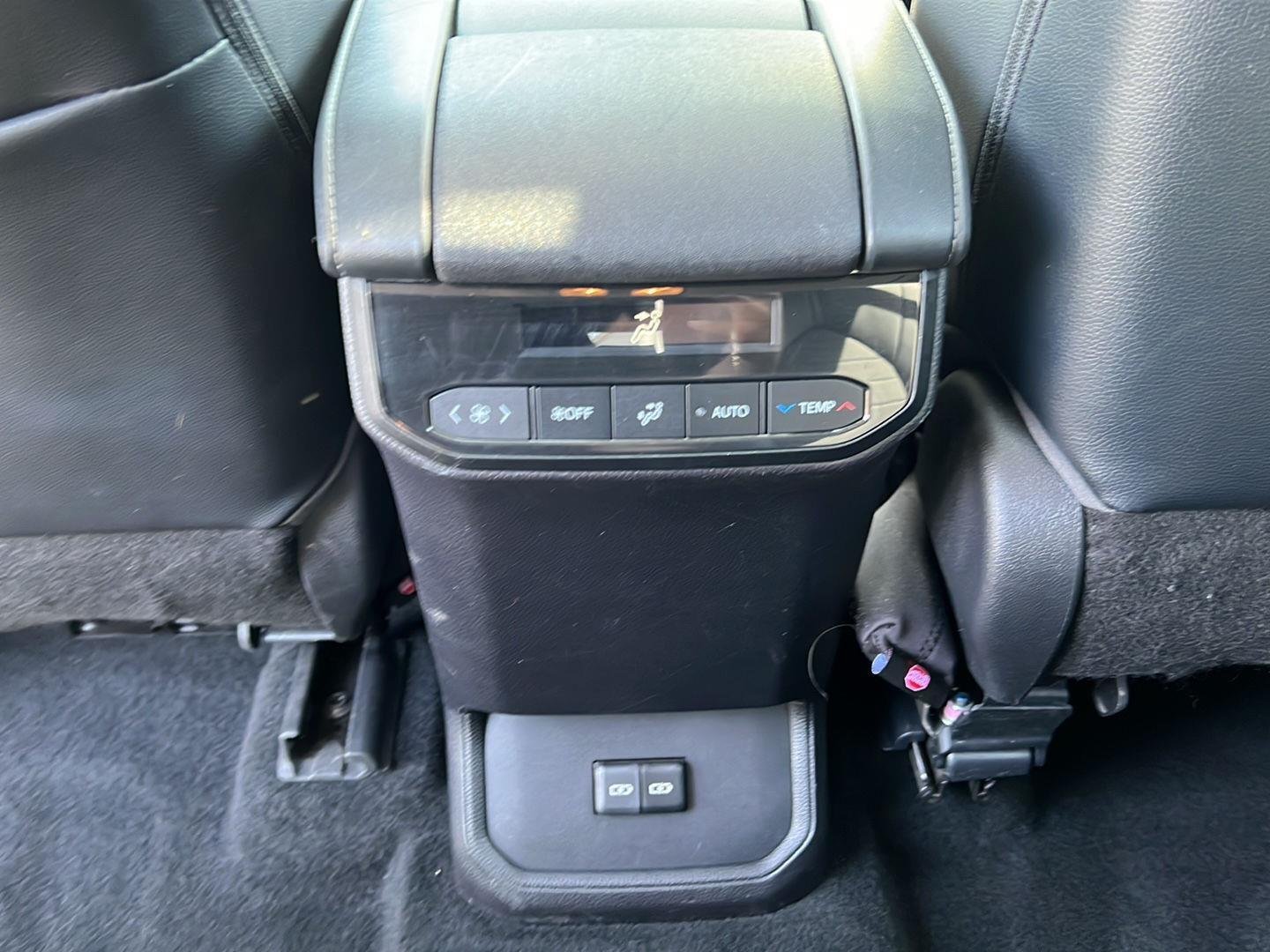 Used 2022 Wind Chill Pearl Toyota XLE image 18