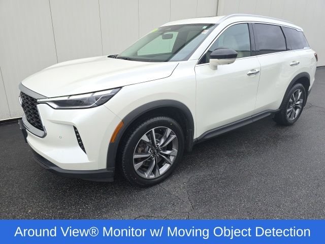 Used 2023 White INFINITI LUXE image 3