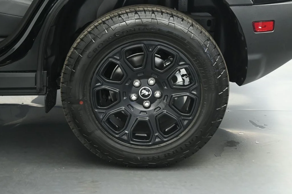 New 2026 Shadow Black Ford Badlands image 19