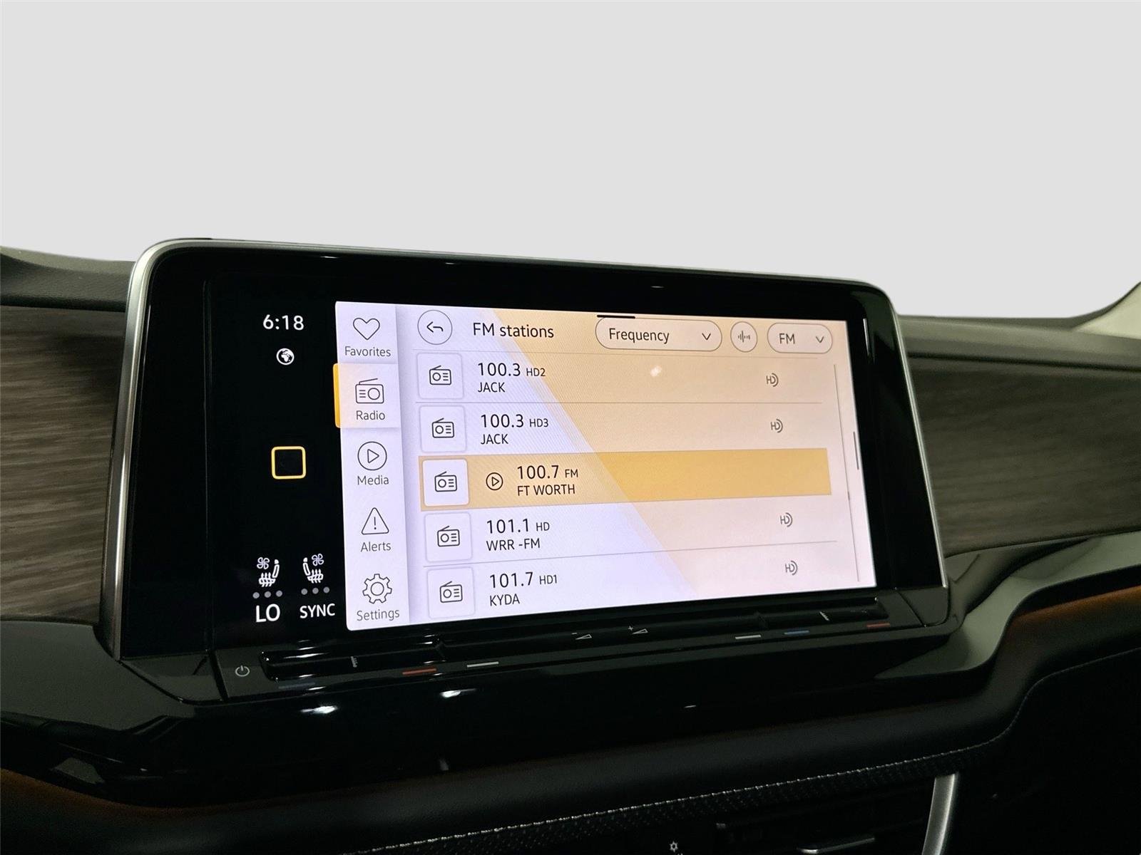 New 2026  Volkswagen 2.0T SEL Premium R-Line image 13