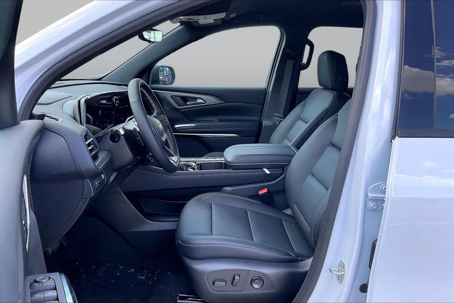 New 2027 Polar White Tricoat Chevrolet LT image 10
