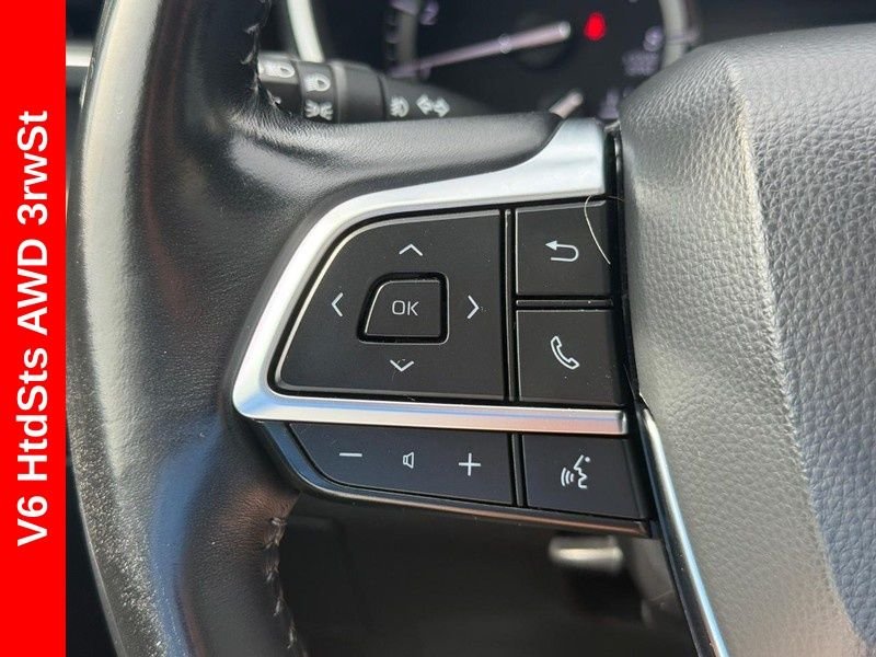Used 2020 Moon Dust Toyota XLE image 21