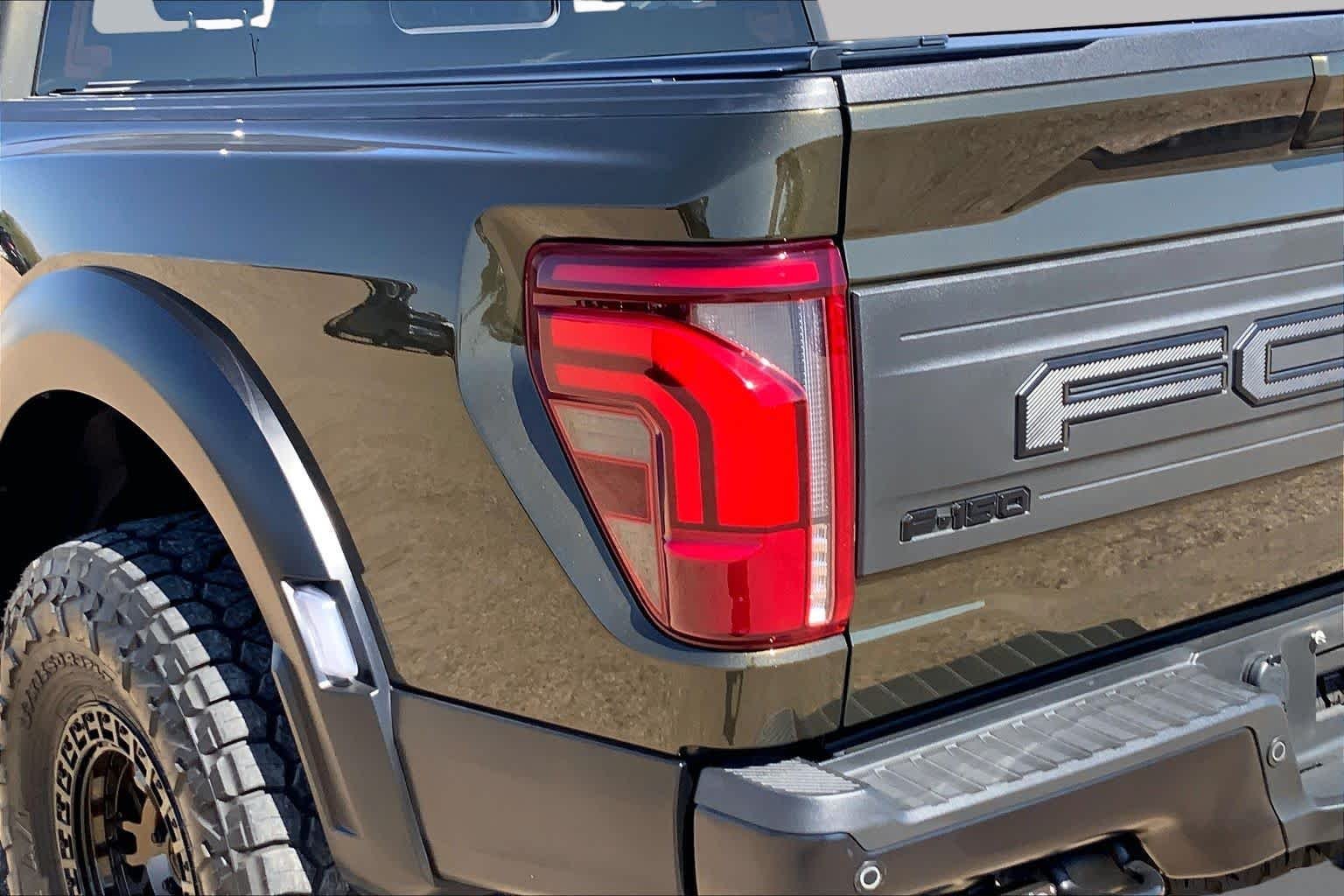 Used 2024 Shelter Green Ford Raptor image 29