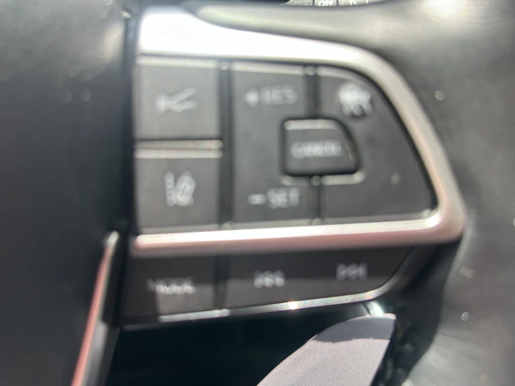 Used 2022 Wind Chill Pearl Toyota Limited image 12