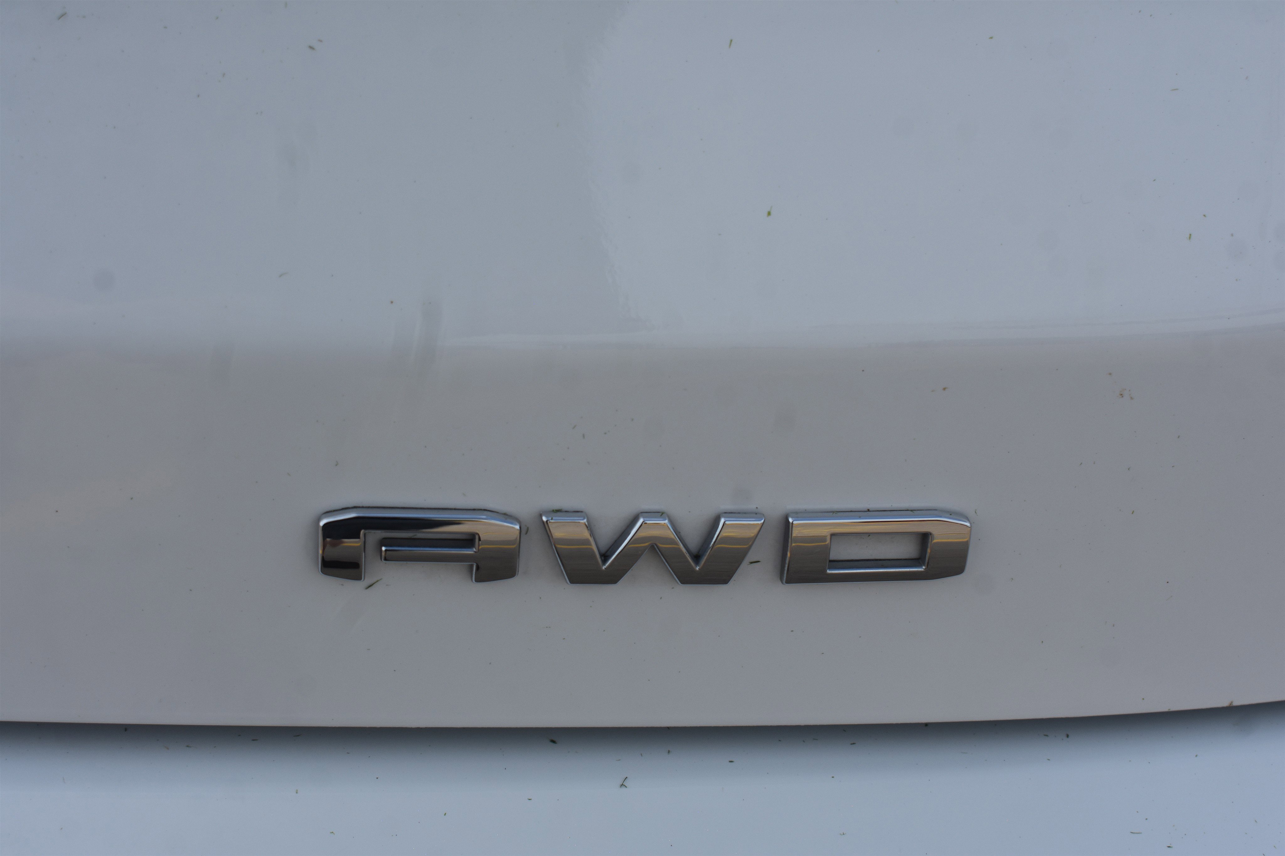 Used 2023 Summit White GMC Denali image 8