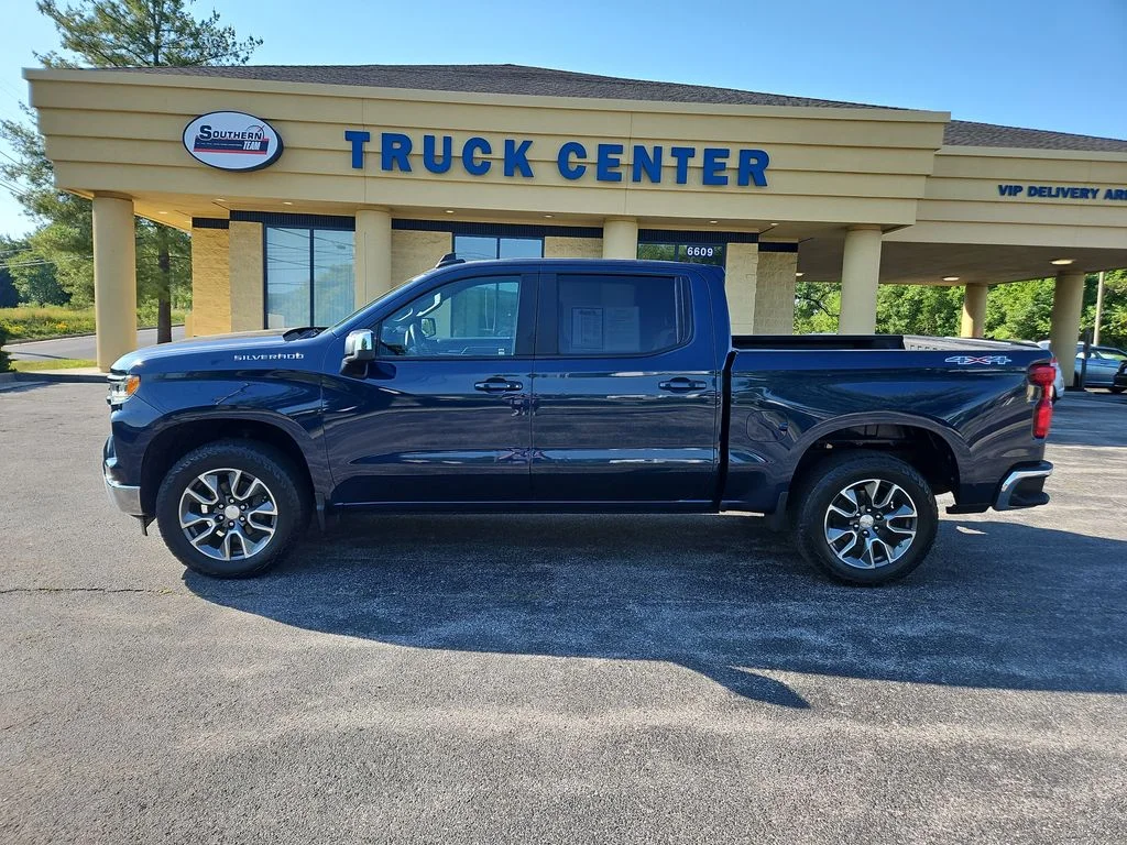 2023 Chevrolet Silverado 1500 LT - Photo 2