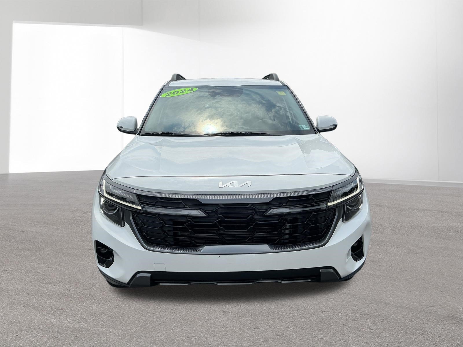 Certified Used 2024 Snow White Pearl Kia X-Line image 15