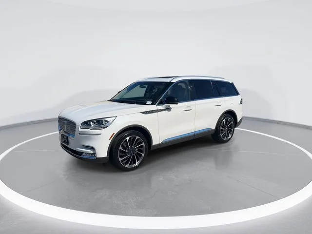 Used 2023 White Lincoln Reserve image 3