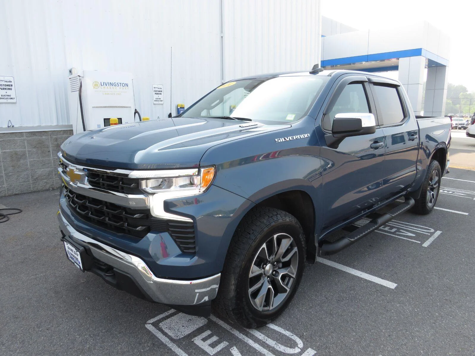 Used 2024 Lakeshore Blue Metallic Chevrolet LT (2FL) image 14