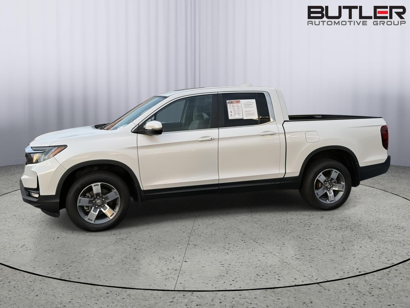 Used 2024 Platinum White Pearl Honda RTL image 3