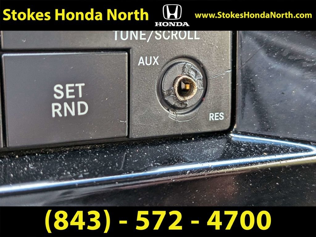Used 2014 Red Chrysler LX image 24