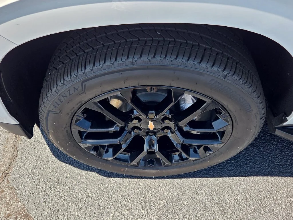 Used 2026 Summit White Chevrolet LT image 18
