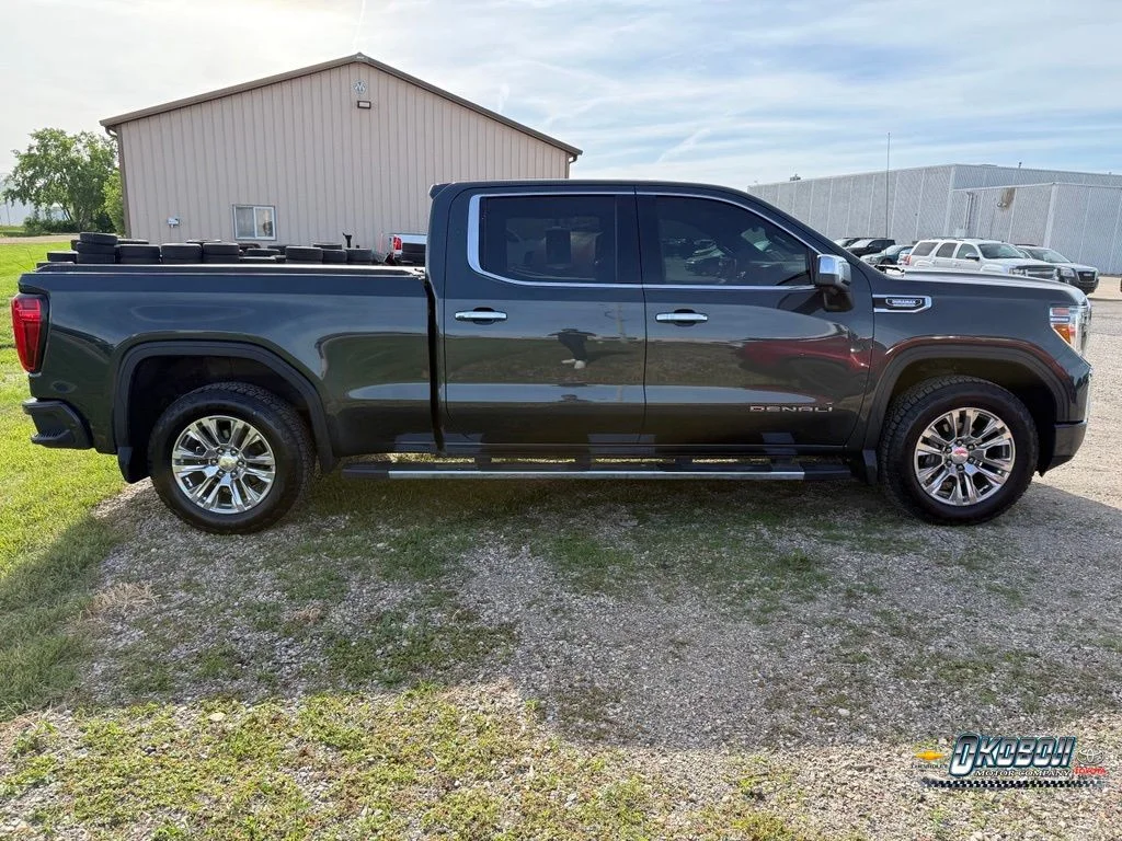 Used 2021 Green GMC Denali image 2