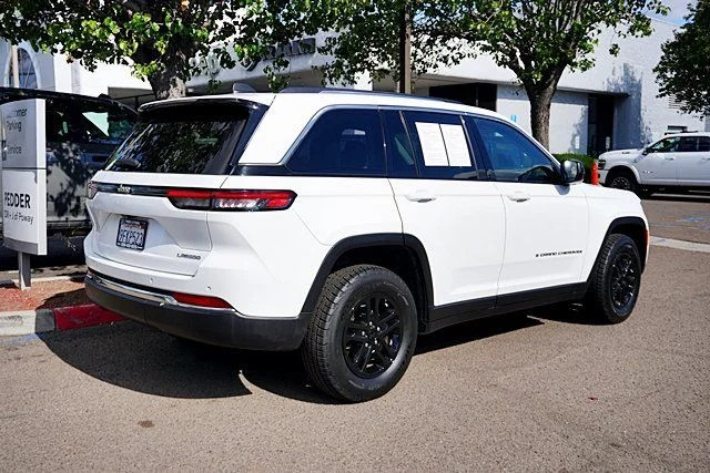 Used 2023 White Jeep Laredo image 8