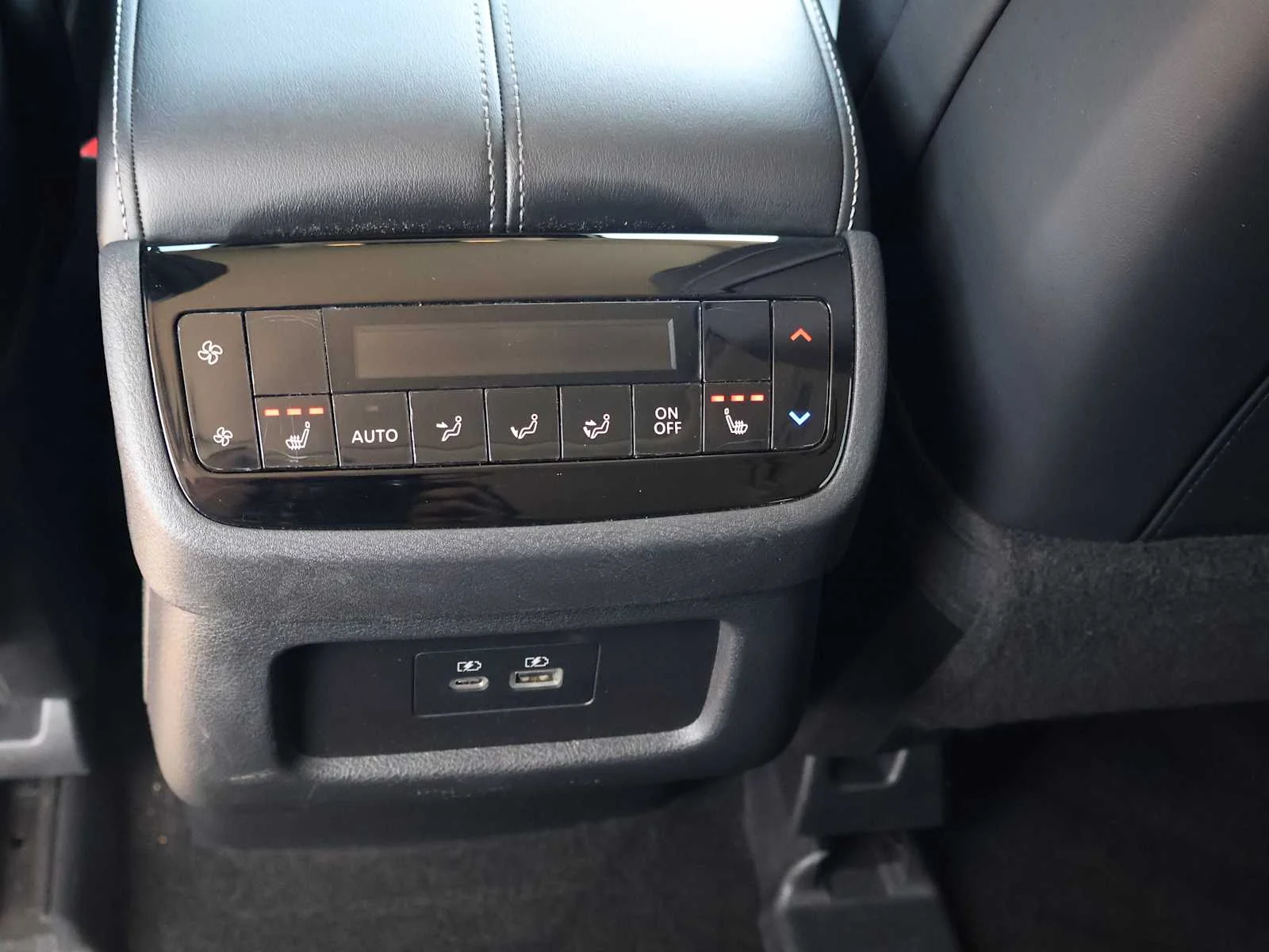 Certified Used 2025 Mineral Black INFINITI LUXE image 20