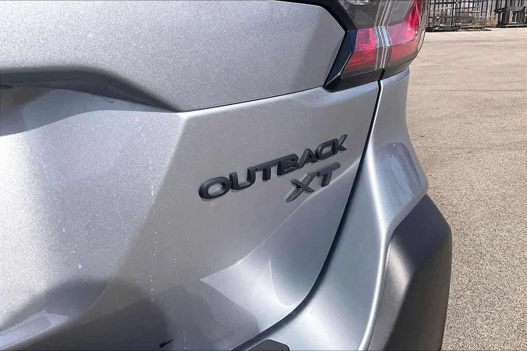 Used 2025 Silver Subaru Onyx Edition XT image 32