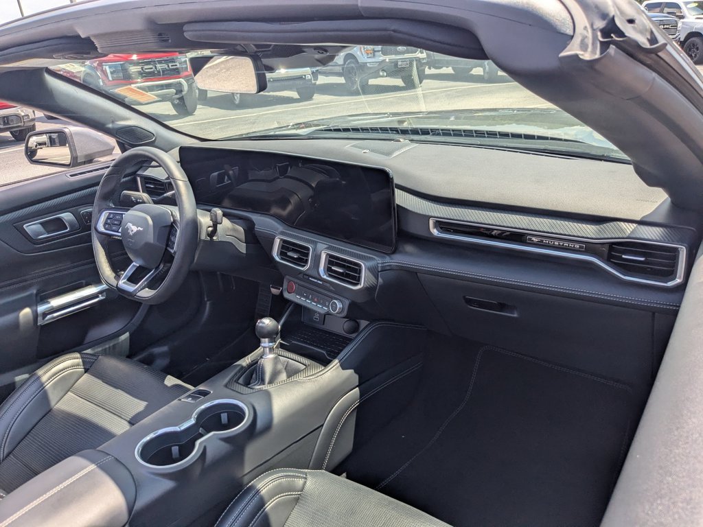Used 2024  Ford GT Premium image 27