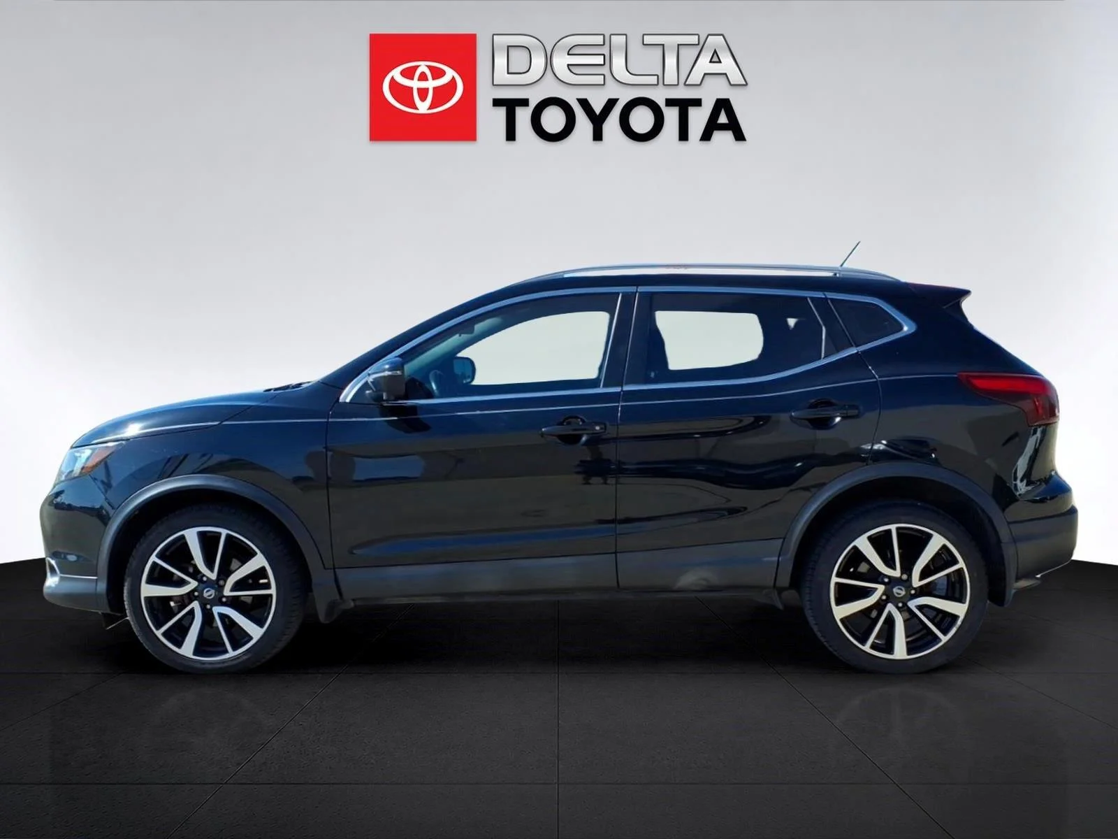 Used 2017 Magnetic Black Nissan SL image 2