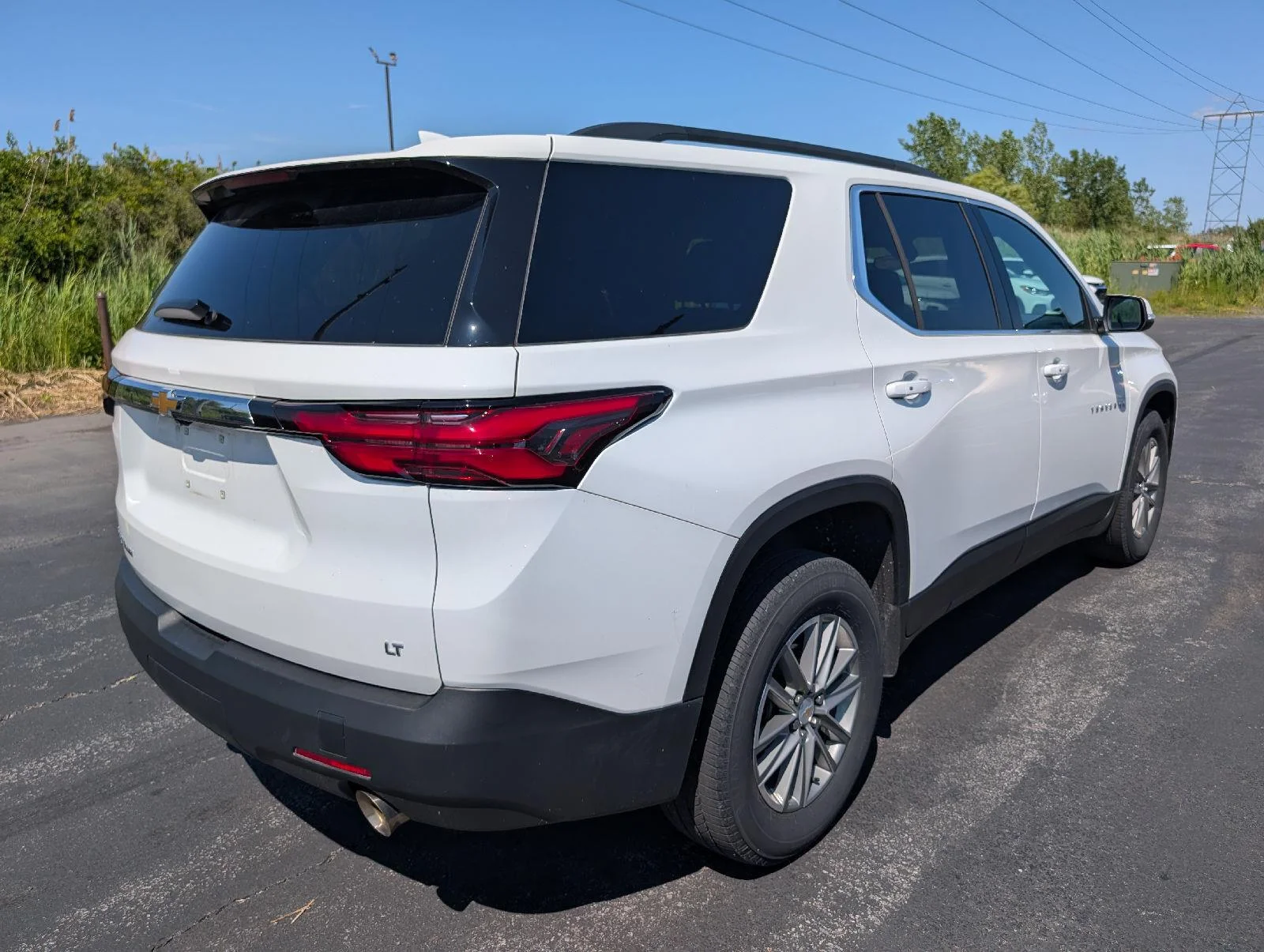 Used 2023 Summit White Chevrolet LT Cloth image 12