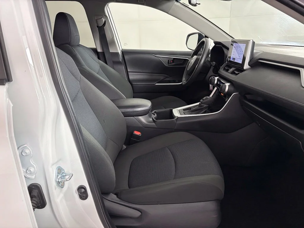 Used 2025 White Toyota LE image 35