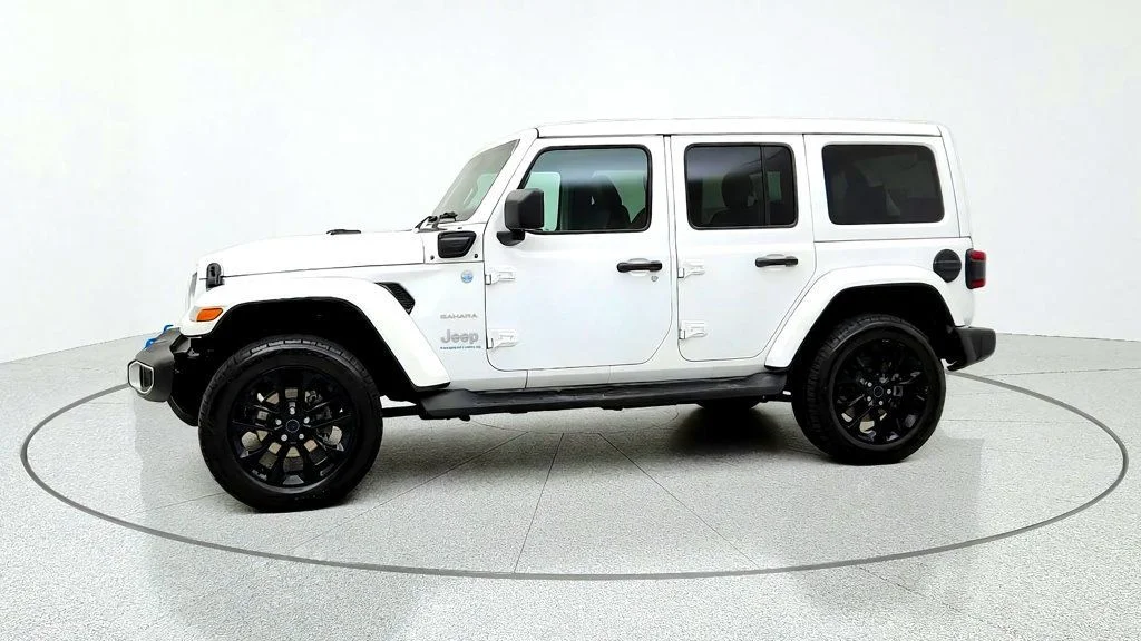 Used 2024 Bright White Clearcoat Jeep Sahara 4x4 w/ Sky One-Touch Top, Tech & Safety Pkgs image 8