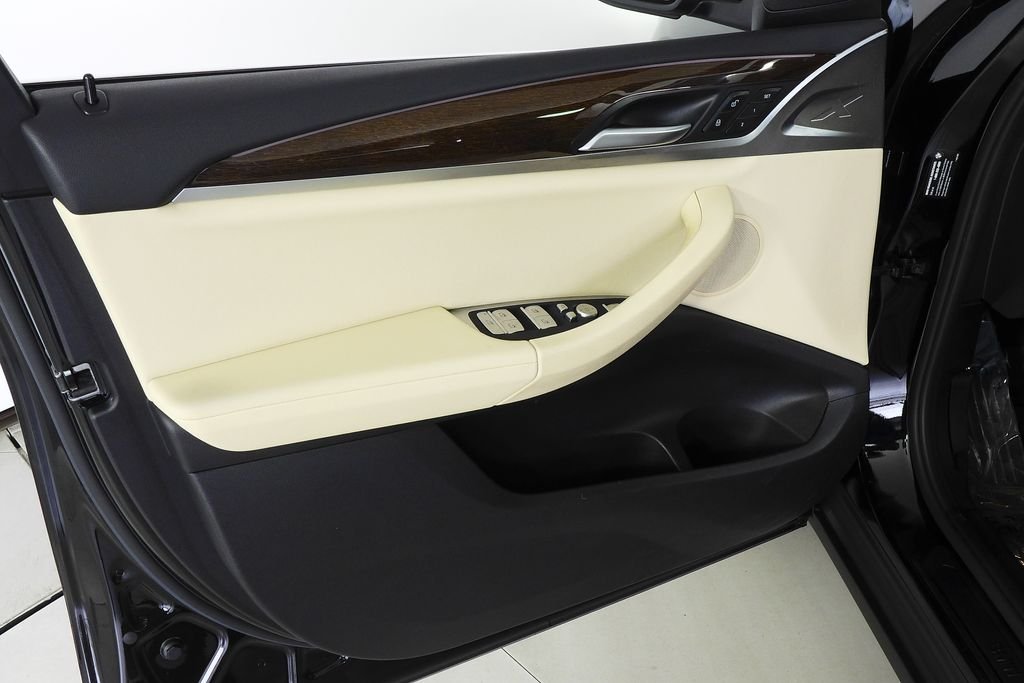 Used 2023 Jet Black BMW sDrive30i image 11