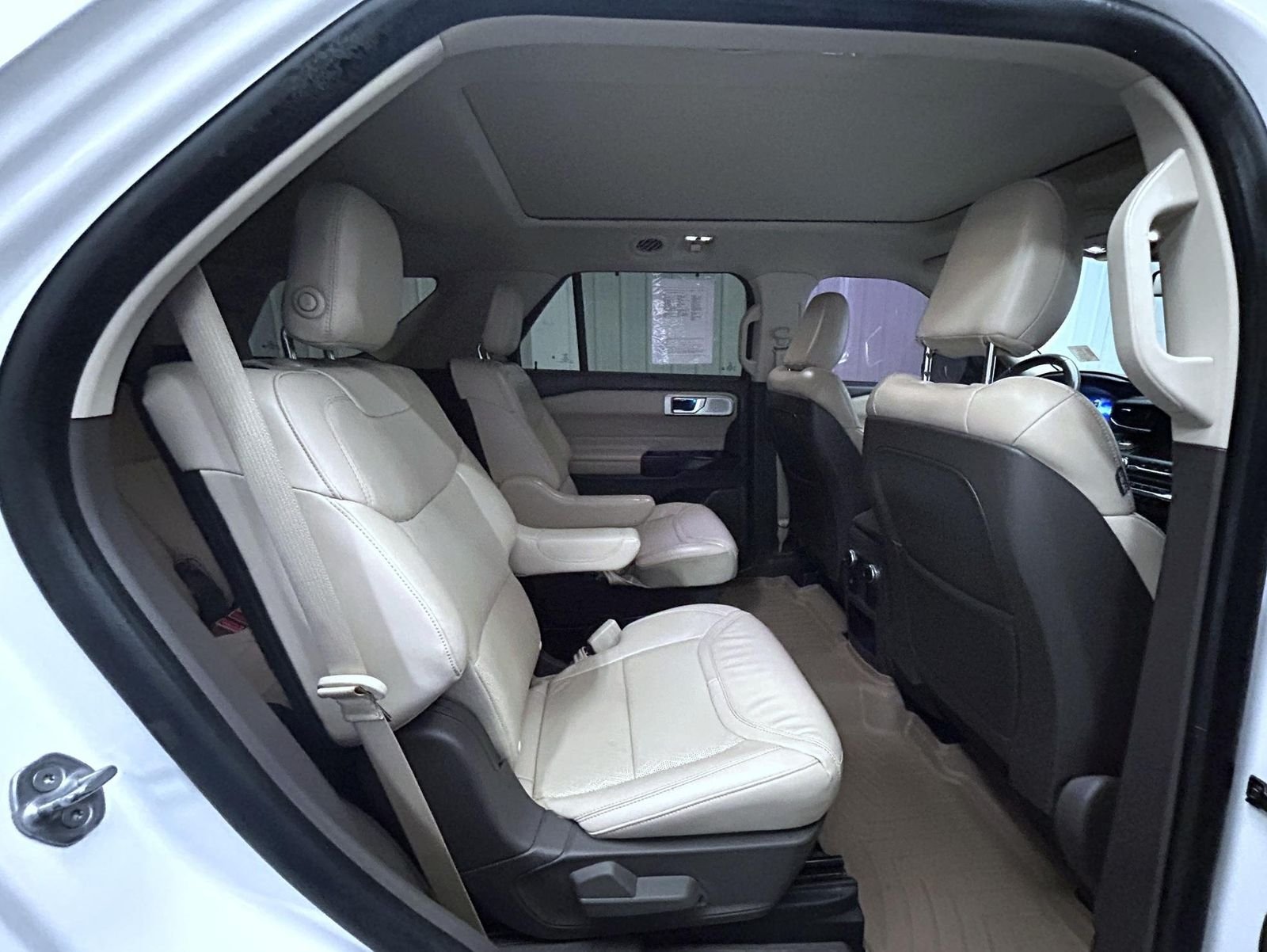 Used 2020 White Ford Platinum image 18