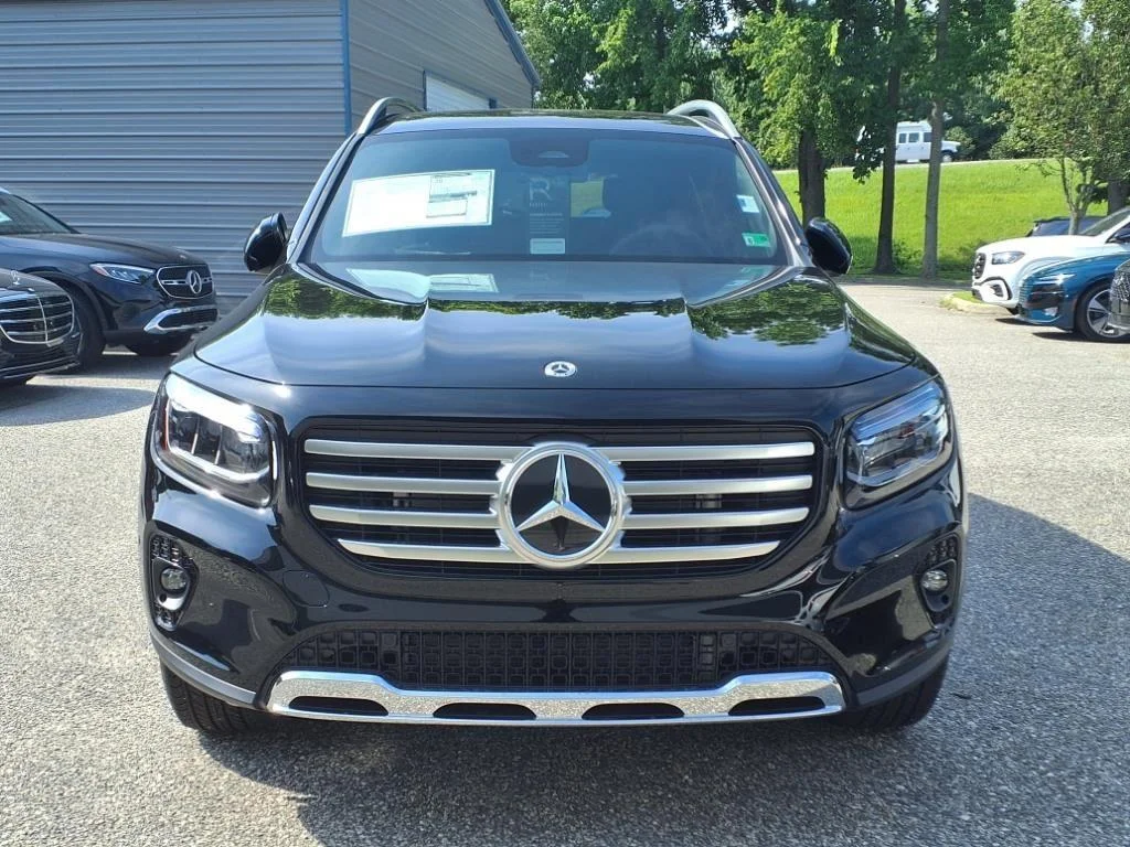 New 2025 Night Black Mercedes-Benz GLB 250 image 2