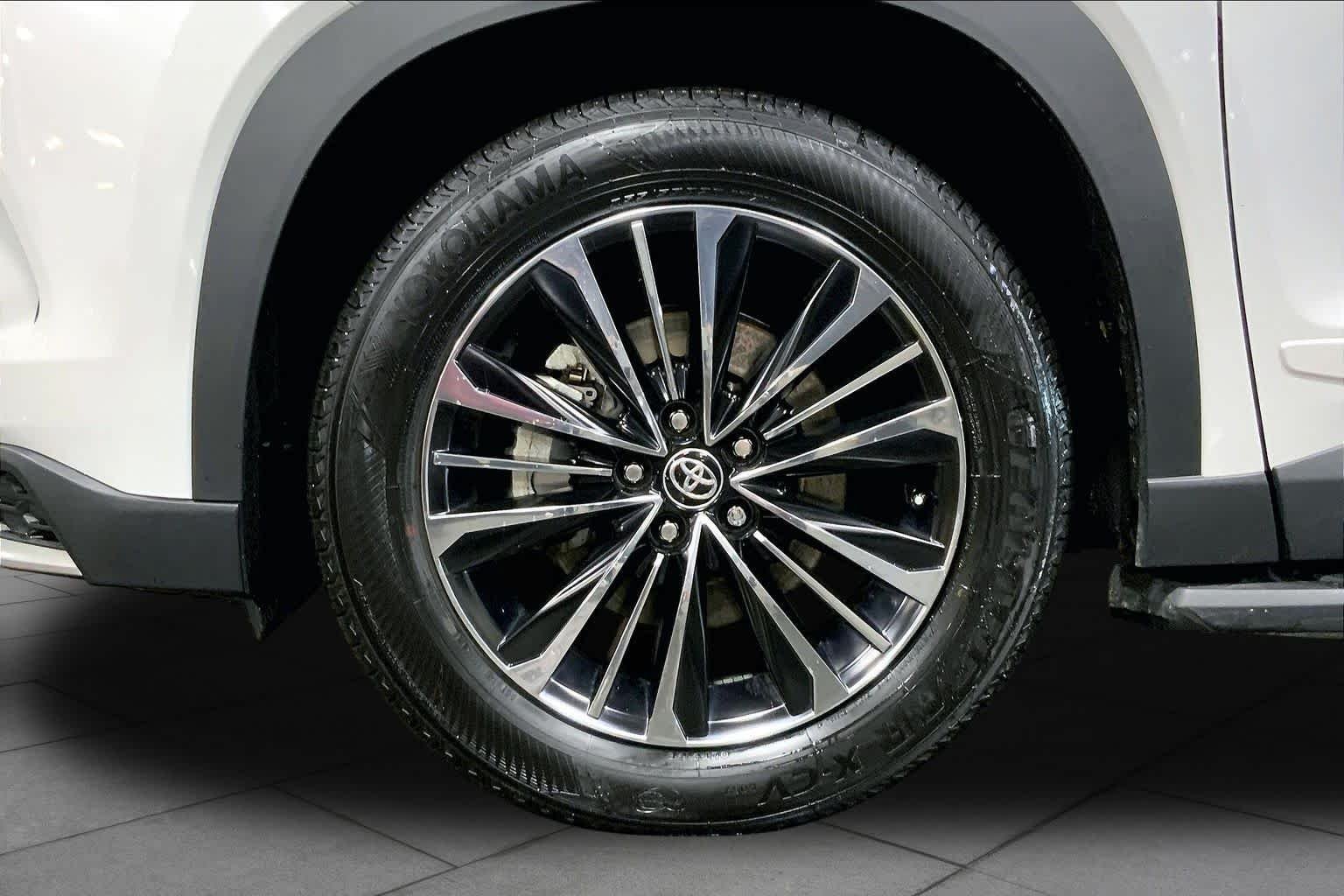 Used 2026 Wind Chill Pearl Toyota Hybrid MAX Platinum image 11