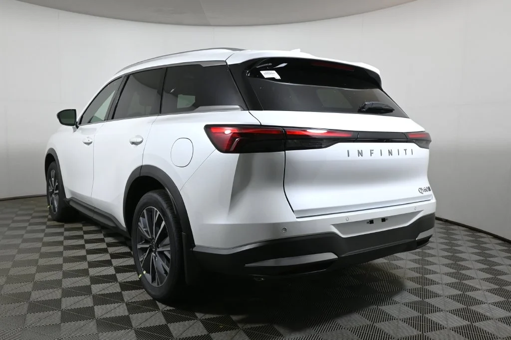 New 2027 White INFINITI LUXE image 5