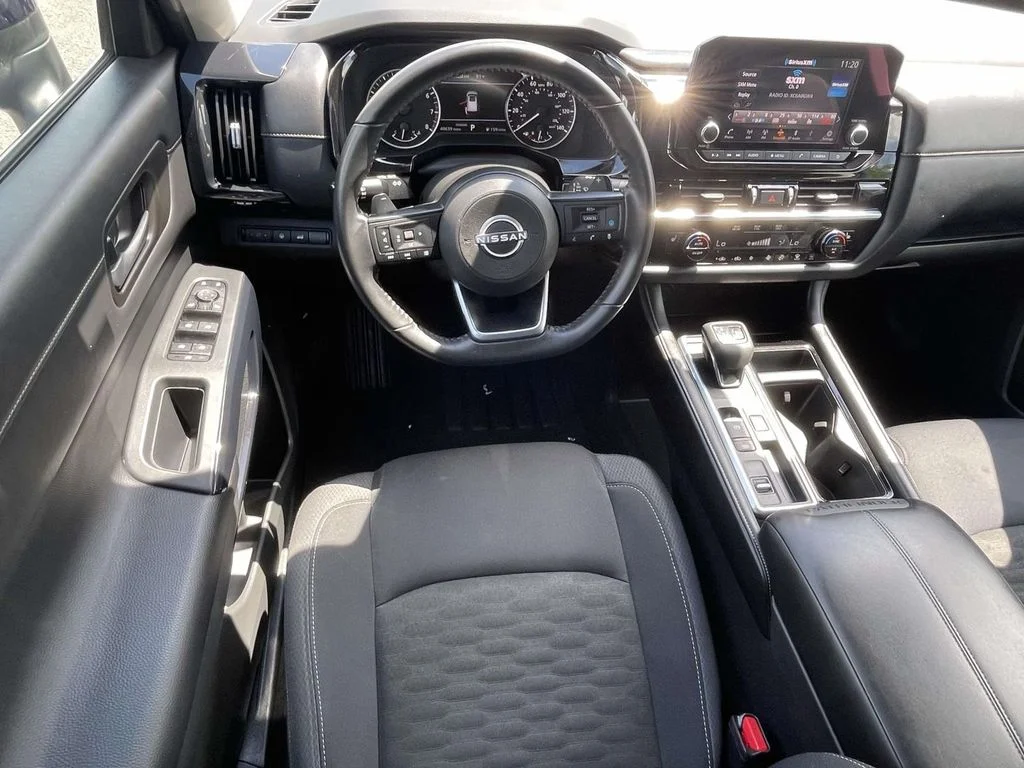 Used 2025 Deep Ocean Blue Pearl Nissan SV image 12