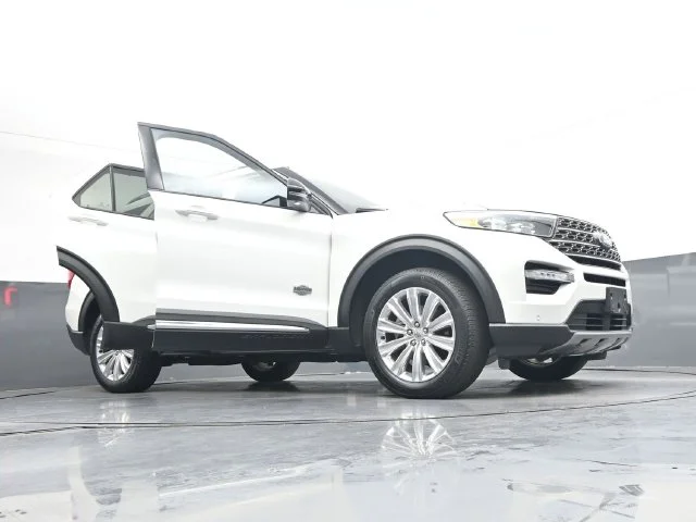 Used 2023 White Metallic Ford King Ranch image 45