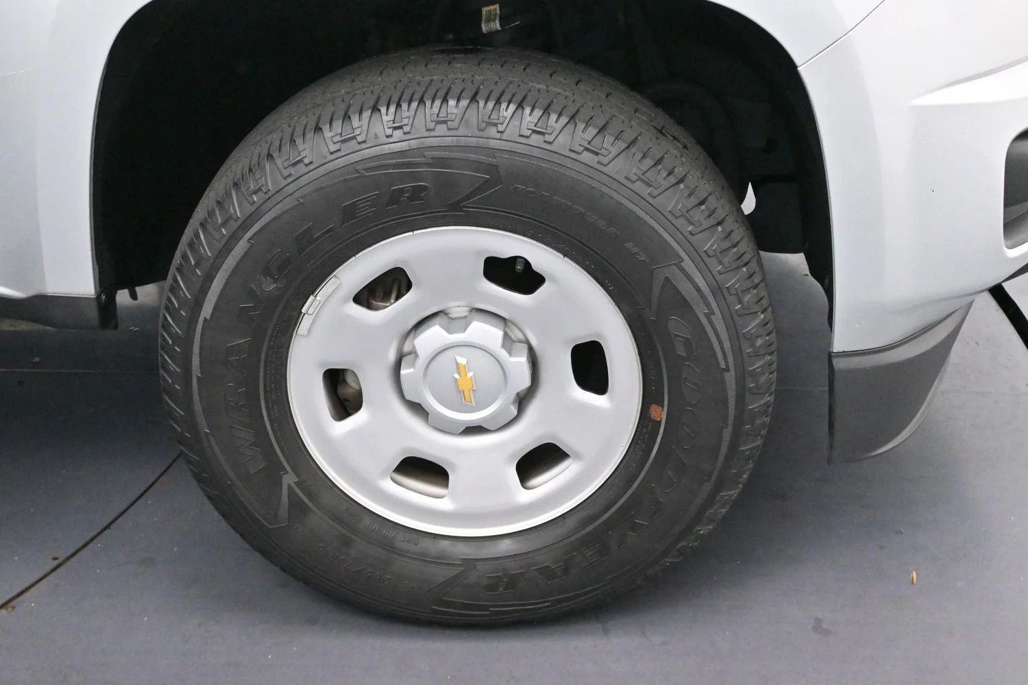 Used 2019 SILVER ICE METALLIC Chevrolet 2WD Work Truck image 26