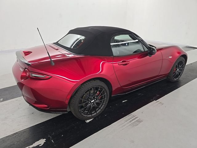 Used 2025 Red Mazda Club image 3