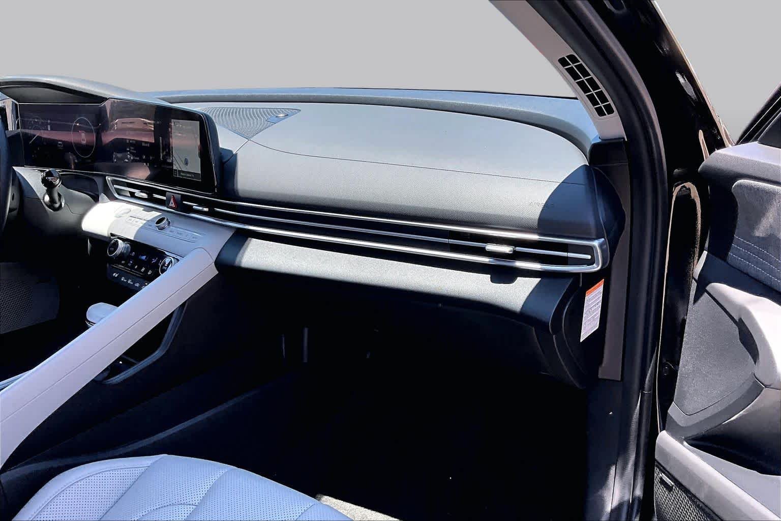 Used 2025 Abyss Black Hyundai Limited image 19
